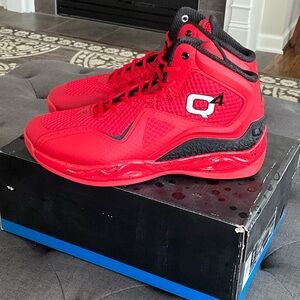 Q4 Basketball Shoes, Racing Red, NIB